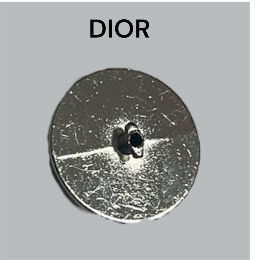 DIOR ICONIC LETTERS BAG PIN
SILVER/BLACK TONE METAL - Picture 4 of 6